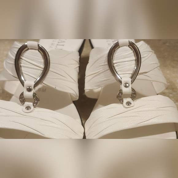 Italian Shoemakers Woman's Finer Wedge Sandle's Size 6M $18 - Picture 11 of 11